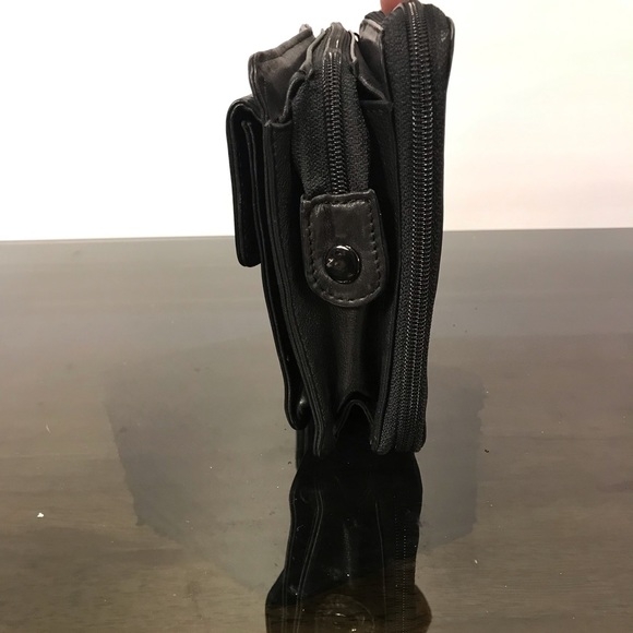 Vintage Harold’s Black Leather Wristlet - Lockable front compartment - Picture 7 of 9